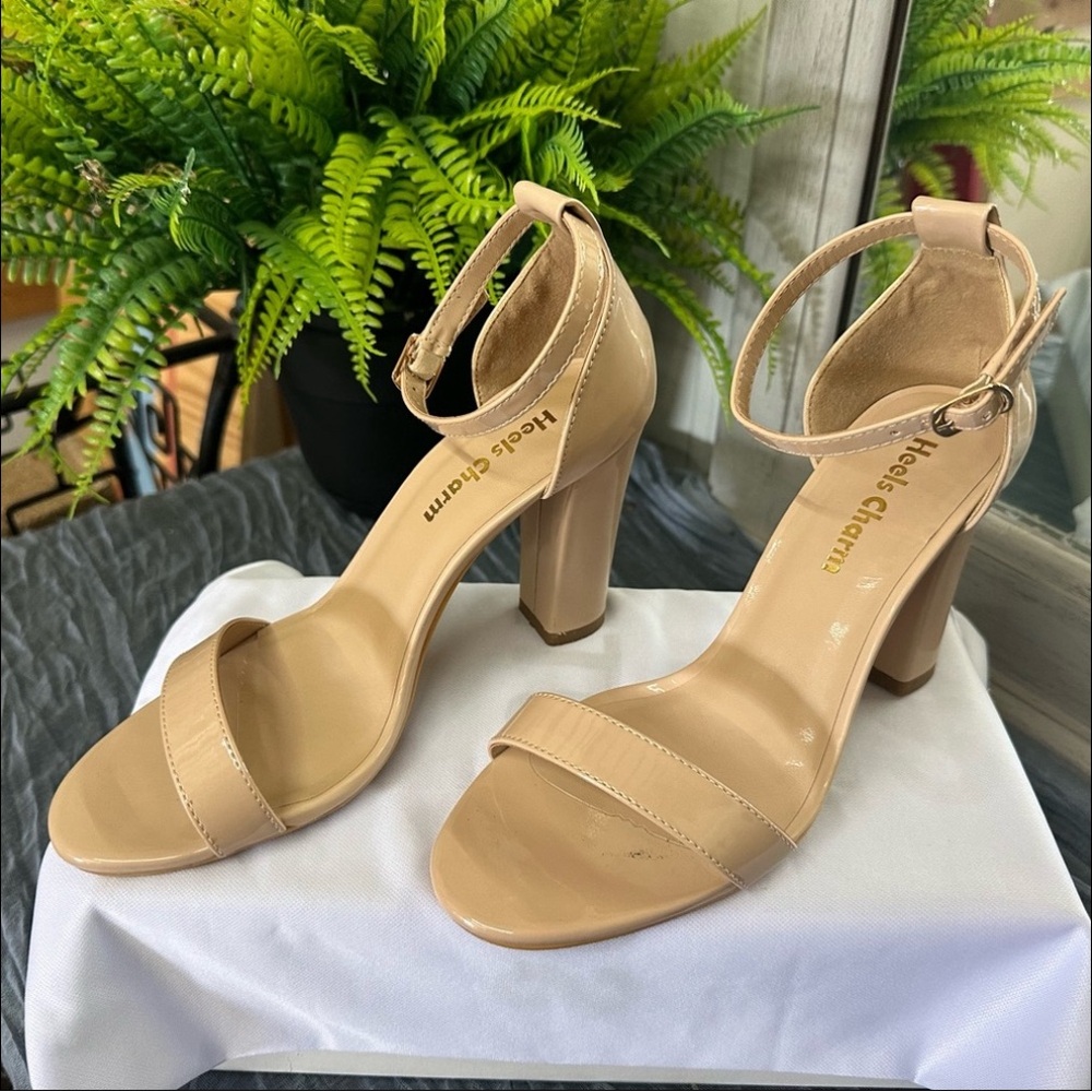 Heels charm chunky heels size 7.5